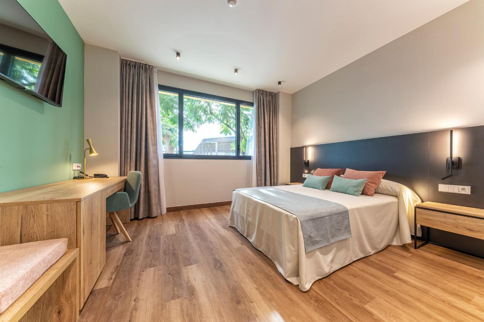 Hotel Villa Universitaria San Vicente Raspeig Bagian luar foto